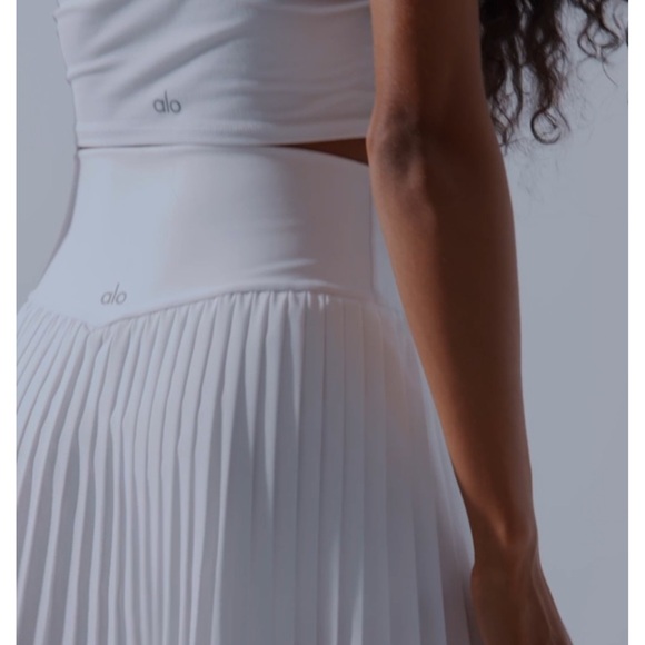 ALO Yoga grand slam tennis skirt - Picture 2 of 3